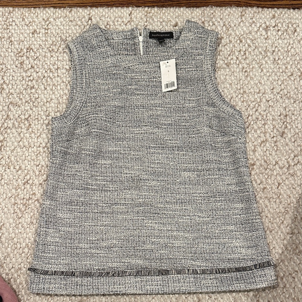 Banana Republic Gray Textured Sleeveless Blouse